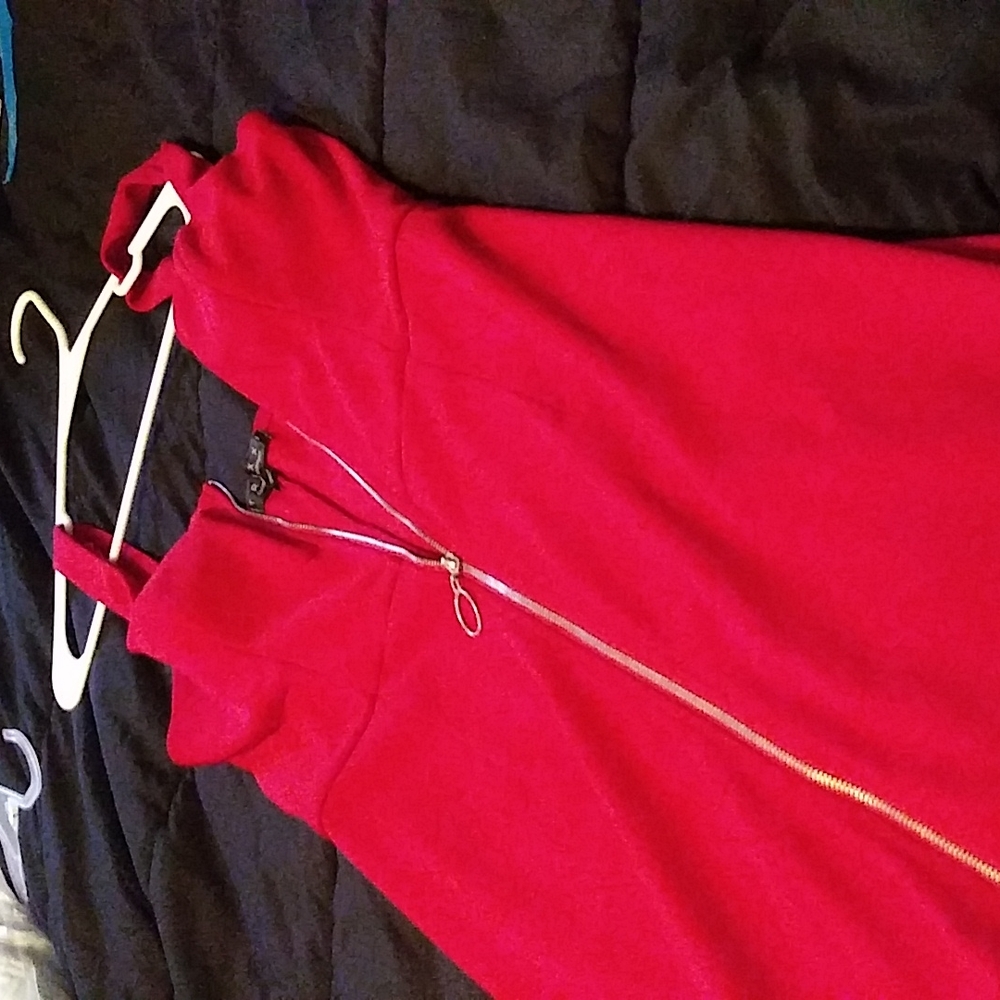 Dresses - Picture 7 of 8